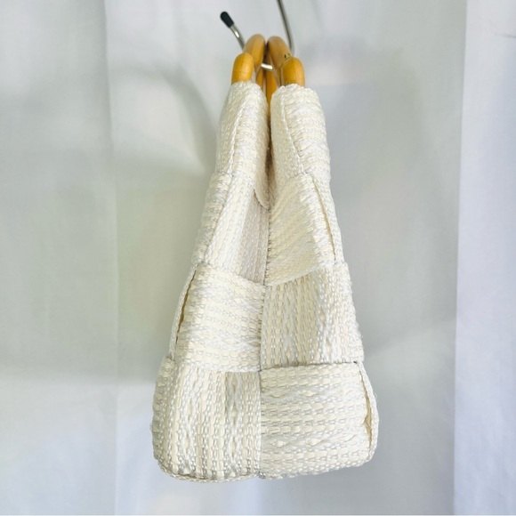 VINTAGE WHITE CREAM WOVEN BAG SUMMER WOODEN  HANDLE HANDBAG MADE IN ITALY - Picture 9 of 14
